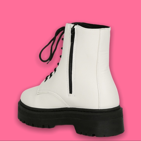 QUPID Raffi White Lace Up Chunky Lug Combat Boots - Picture 5 of 11